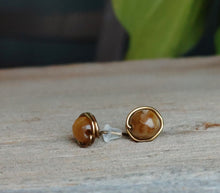 natural -stone-stud-earrings-tiger-eye-protection